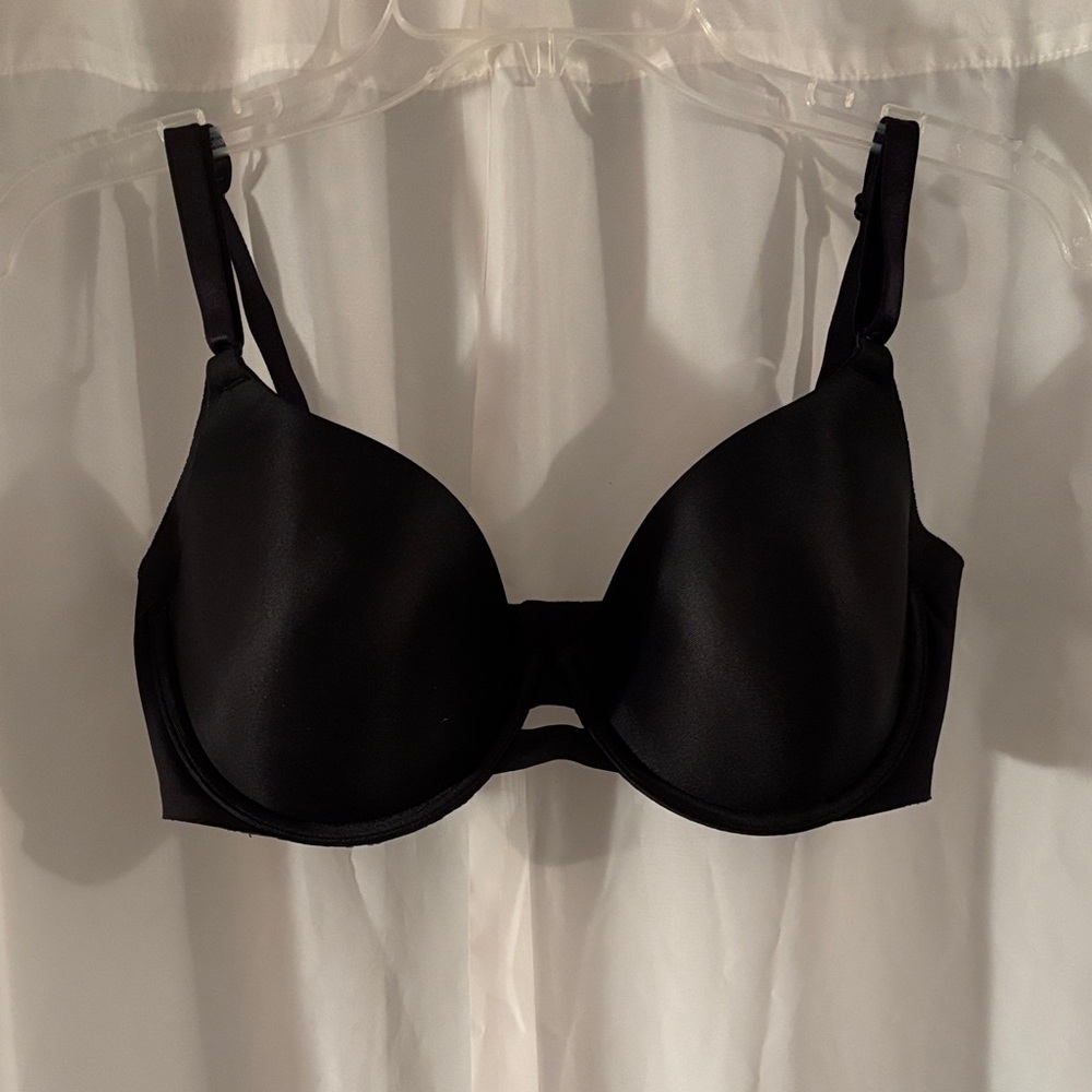Warner's Black Smooth T-Shirt Bra with Molded Cups